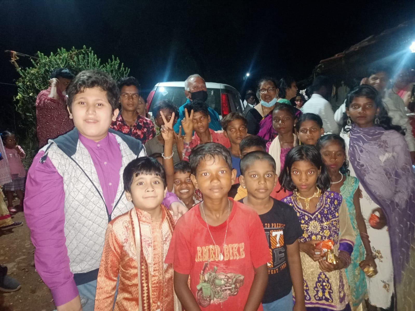 श्री मयूरेश संस्थेची आदिवासी बांधवांसोबत दिवाळी