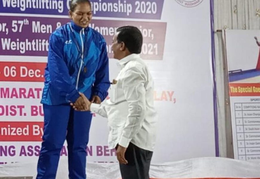 एस.एस.टी.च्या विद्यार्थीनीची राज्यस्तरीय वेटलिफ्टिंग स्पर्धेत कांस्यपदकाची कमाई एस.एस.टी.च्या विद्यार्थीनीची राज्यस्तरीय वेटलिफ्टिंग स्पर्धेत कांस्यपदकाची कमाई