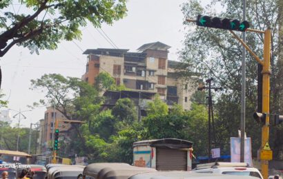 सामाजिक कार्यकर्त्याच्या तक्रारीनंतर लालचौकी येथील सिग्नल सुरु