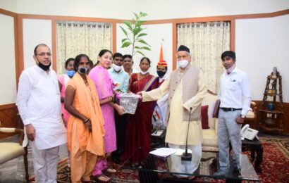 कातकरी वाडीला भेट देण्याचे राज्यपालांचे आश्वासन