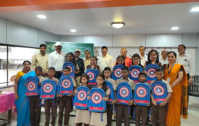 गुरुपौर्णिमेनिमित्त प्राथमिक व माध्यमिक १५० विद्यार्थ्यांना शालेय वस्तूंची मदत