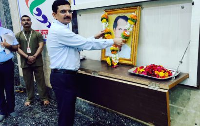 लोकशाहीर अण्णाभाऊ साठे यांच्या स्मृतीदिनी महापालिके तर्फे अभिवादन