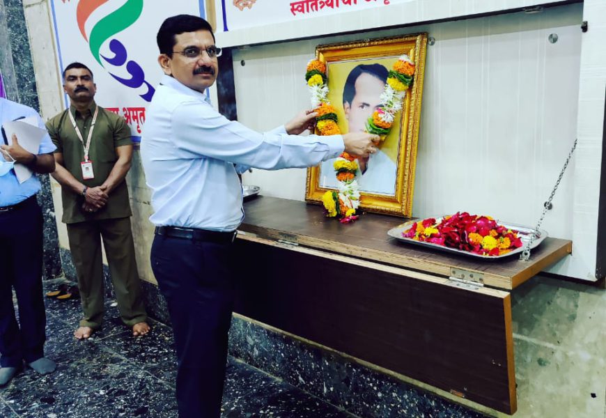 लोकशाहीर अण्णाभाऊ साठे यांच्या स्मृतीदिनी महापालिके तर्फे अभिवादन लोकशाहीर अण्णाभाऊ साठे यांच्या स्मृतीदिनी महापालिके तर्फे अभिवादन