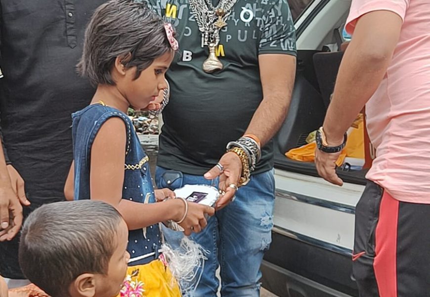 होपमिरर फाउंडेशन सोबत उल्हास कामठे यांचा सामाजिक बांधिलकीतून वाढदिवस साजरा होपमिरर फाउंडेशन सोबत उल्हास कामठे यांचा सामाजिक बांधिलकीतून वाढदिवस साजरा