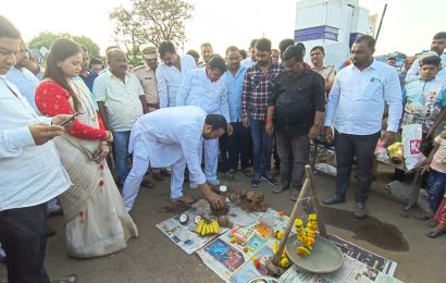 सव्वा नऊ कोटी रुपयांच्या निधीतून रस्ताच्या दुरुस्तीच्या कामाला शुभारंभ