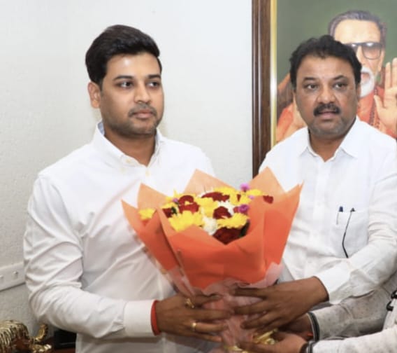 विकासाची दूरदृष्टी असणारे लोकप्रिय खासदार विकासाची दूरदृष्टी असणारे लोकप्रिय खासदार