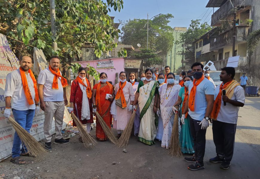 डॉ. बाबासाहेब आंबेडकर जयंतीनिमित्त शिवसेना उद्धव बाळासाहेब ठाकरे पक्षाच्या वतीने स्वच्छता मोहीम