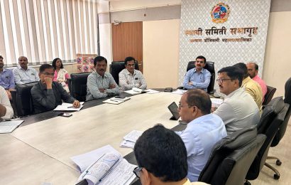 येत्या ८ दिवसांत खड्डे भरण्याची कामे प्राधान्याने पुर्ण करावीत – केडीएमसी आयुक्त डॉ. भाऊसाहेब दांगडे