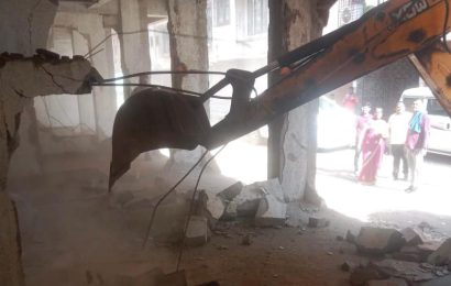 केडीएमसीच्या आय प्रभागातील अनधिकृत बांधकामावर निष्कासनाची धडक कारवाई 