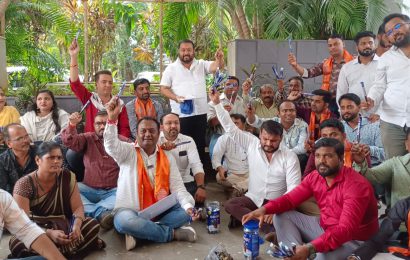 केडीएमसी मुख्यालयात मनसेचे चाँकलेट आंदोलन