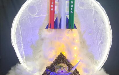 यादव कुटुंबीयांनी साकारला शेणापासुन बाप्पा