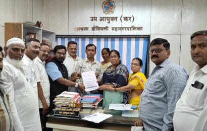 फेरीवाला धोरणाची अमलबजावणी करण्यासाठी महाराष्ट्र पथारी सुरक्षा दलाने घेतली केडीएमसी उपायुक्तांची भेट 