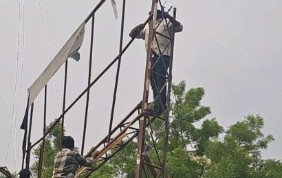 केडीएमसी  क्षेत्रातील अनाधिकृत  होर्डिंग्सवर निष्कासनाची धडक कारवाई सुरू