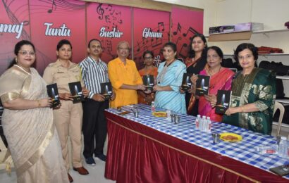 लेखन माणसाला आत्मनिर्भर बनविते – नमिता कीर