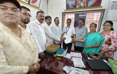 महावितरणच्या ढिसाळ कारभारा विरोधात शिवसेना उबाठा गटाची महावितरण कार्यालयावर धडक 