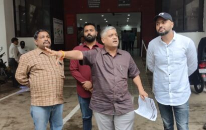 कल्याण स्टेशन परिसरातील वाहतूक कोंडीबाबत शिवसेनेने घेतली आयुक्तांची भेट