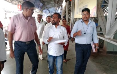 कल्याण रेल्वे स्थानकाच्या विविध समस्यांवर शिवसेना आक्रमक