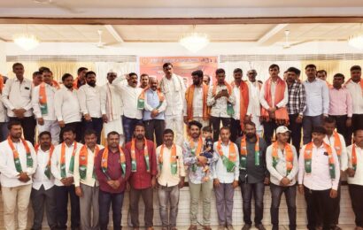 उद्धव सेनेच्या मराठवाडा मधील शेकडो पदाधिकारी, कार्यकर्त्यांचा भाजपमध्ये जाहीर प्रवेश